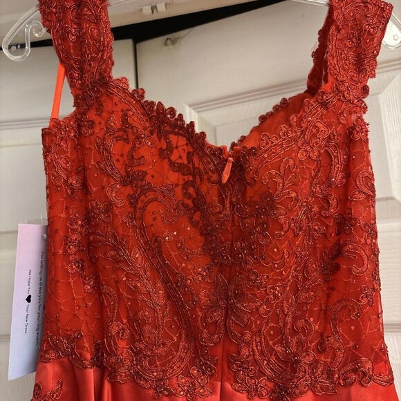 NWT Red Beaded Satin Lace Off Shoulder Ball Gown. White By Soieblu. Formal. Sz L - Picture 10 of 15